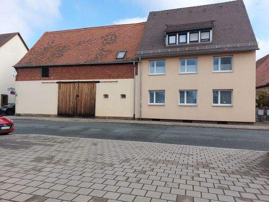 Gesamtansicht mit Nebengebäude.jpg