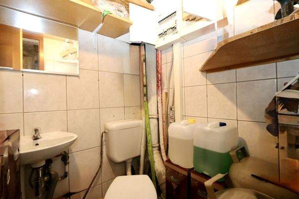 ebenfalls mit Angestellten-WC