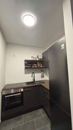 Schicke 2-Zimmerwohnung mit Parkett, Einbauküche, Balkon u. Fußbodenheizung - Photo 2