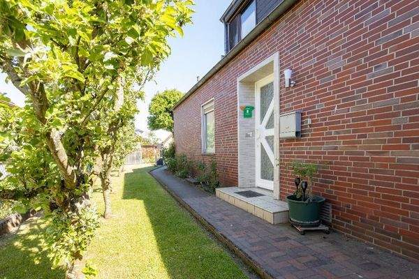 Der seitliche Eingangsbereich