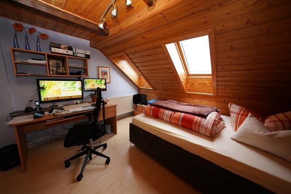 21 - Arbeitszimmer DG.JPG