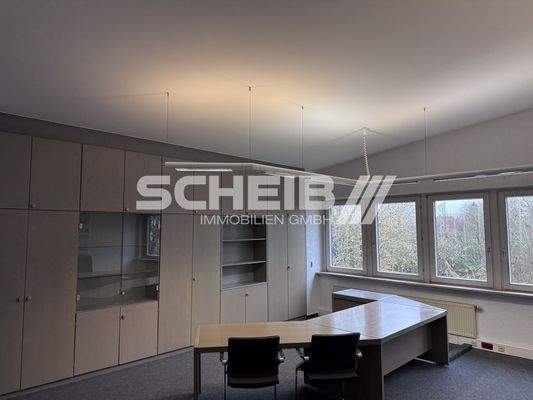 teilweise mit Einbauschränken