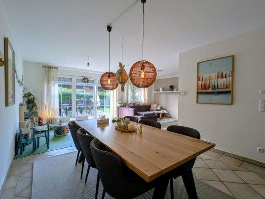 Wohnbereich mit Esstisch