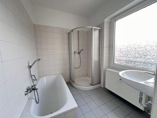 Tageslichtbad mit Dusche