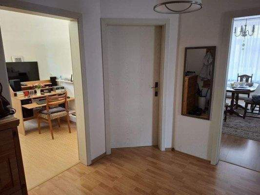 Diele, Zugänge Arbeitszimmer + Wohn-/Schlafraum 2