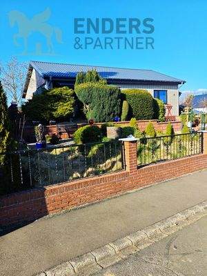 Hausfront von der Strasse