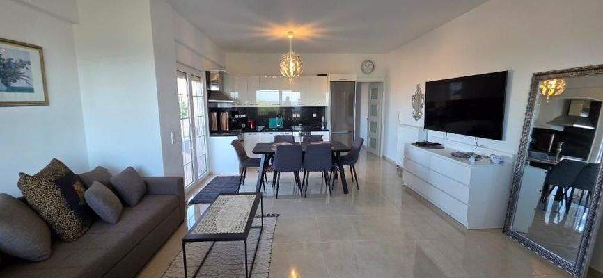 Kreta, Gouves: Gebäude mit 2 neuen und 5 renovierungsbedürftigen Wohnungen zu verkaufen