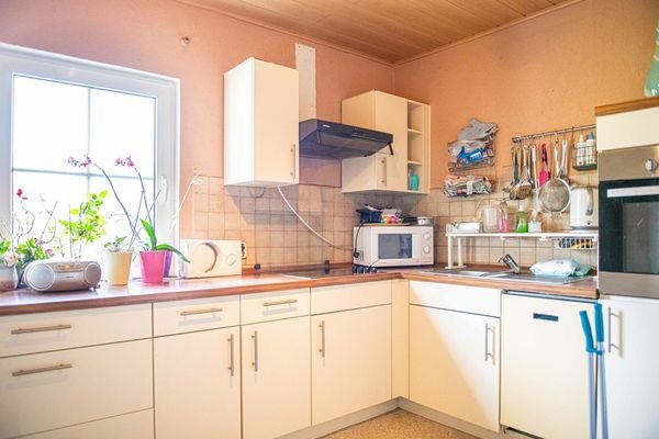 EG_Küche_mit_Zugang_Speise_und_Dusche