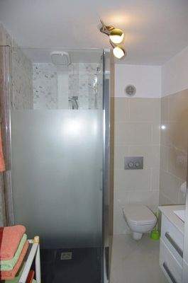 kleines Bad mit Toilette