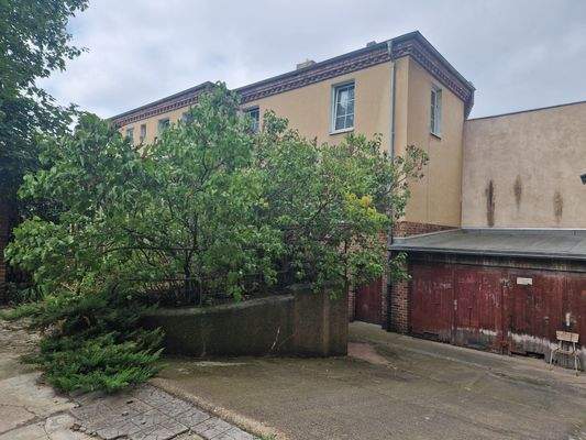 Zufahrt Büro Garagen