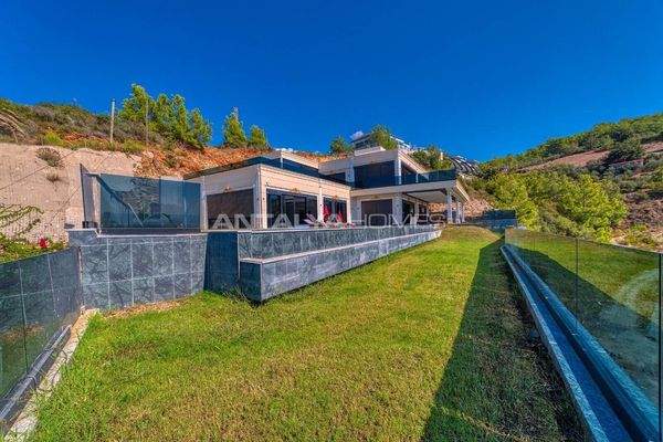 Manor House with Private Pool Near Beach in Kargicak Alanya