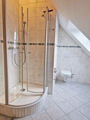 2. Bad mit Dusche