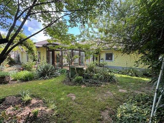 Blick vom Garten aufs Haus