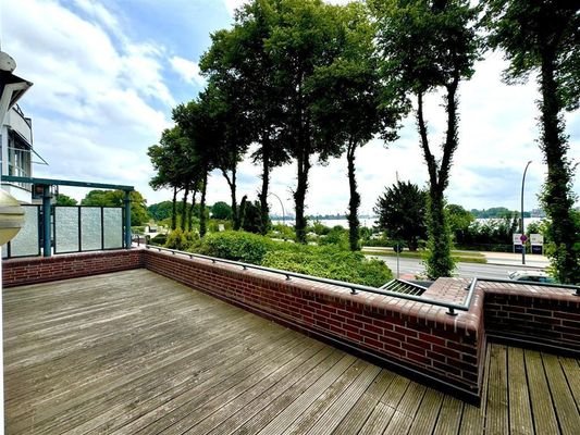 Große Dachterrasse 