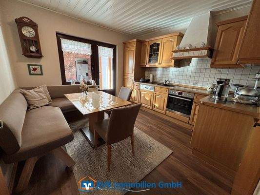 mit Einbauküche