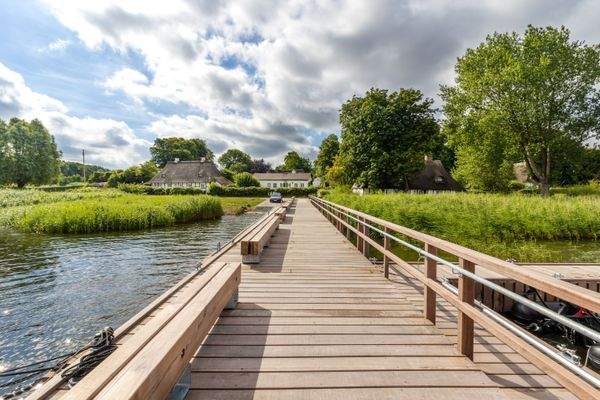 Schleiufer und Anleger in Sieseby