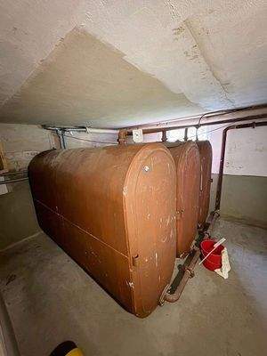 Die Öl-Tanks (6.000 L gesamt)