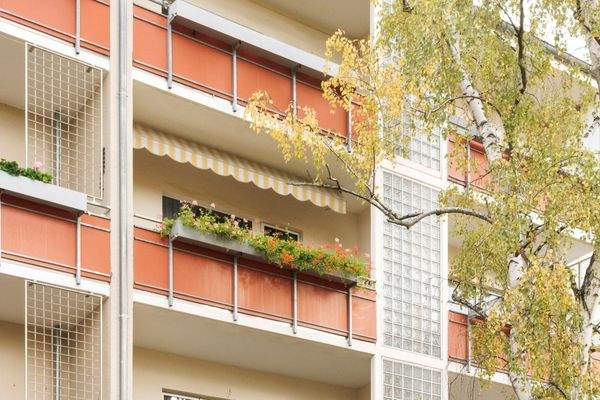 Hausansicht mit Blick auf den Balkon