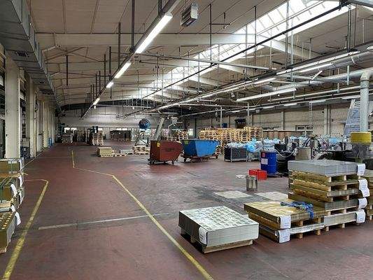 Lager- & Produktionshalle