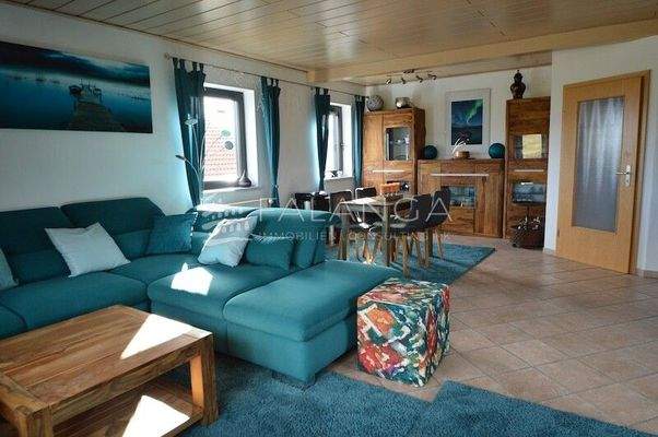 DG - Wohnzimmer mit Blick auf den Essbereich