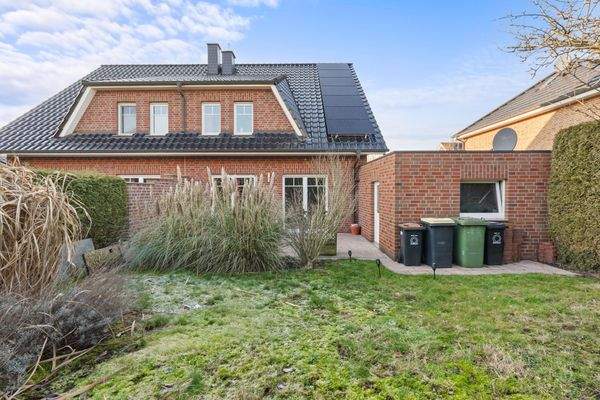 Garten und Hausansicht