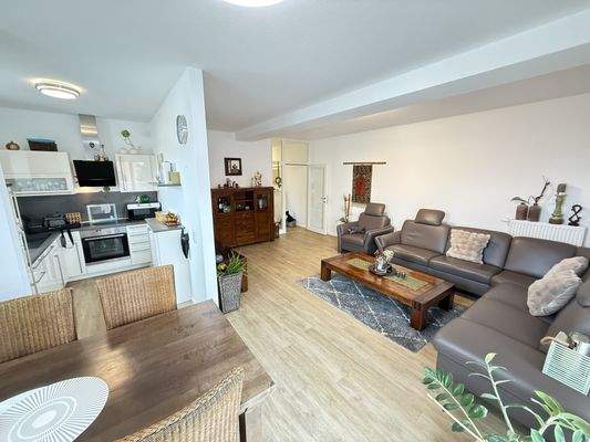 Wohn-/Esszimmer mit Küche