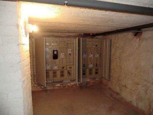 Kellerraum 1 mit Zählerschrank.JPG