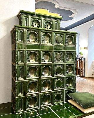 neuwertiger Kachelofen mit elektronischer Kaminsteuerung (9 kW)