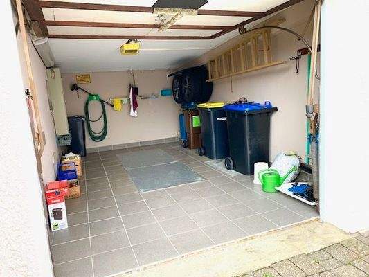 Garage mit Servicegrube