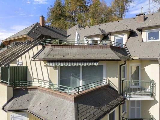 Terrasse und Balkon von Außen