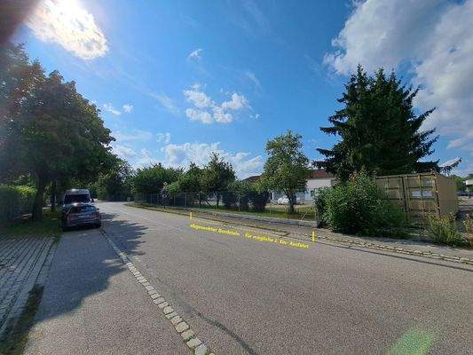 abgesenkter Bordstein für 2. Einfahrt