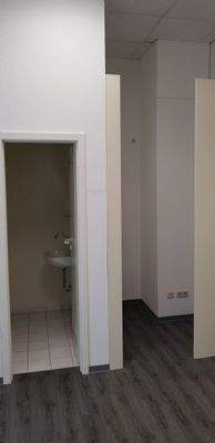 Personal-WC &amp; Abstellraum