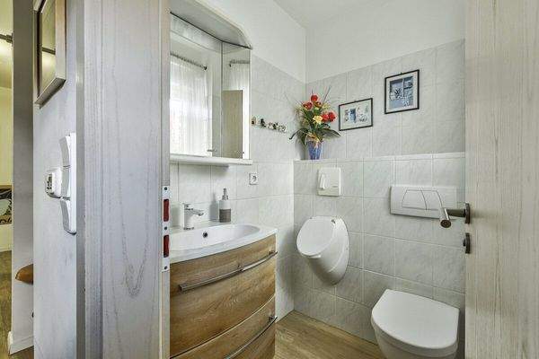 Gäste-WC mit Urinal