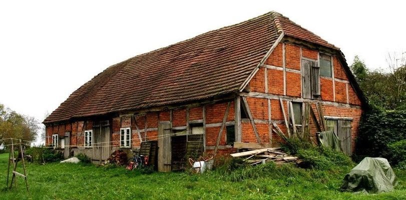 makellos Techentin Pfarrhaus Scheune.jpg
