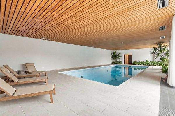 Schwimmhalle - Einrichtungsbeispiel 