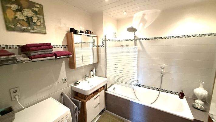 Badezimmer mit Badewanne