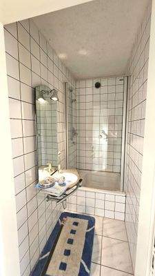 Dusche im OG-Balkonzimmer