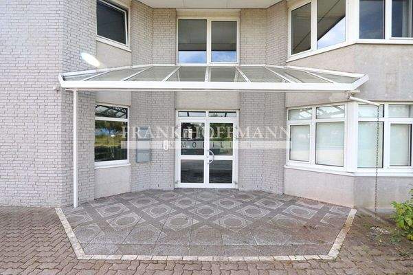 M2352-1.OG Hauseingang