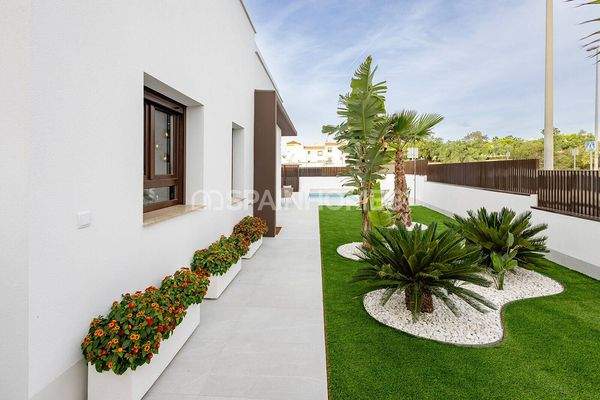 Semi-Detached Houses with Pools Near Golf in Orihuela