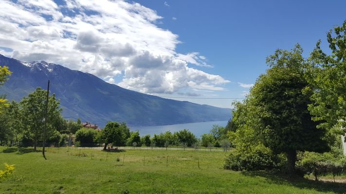 Baugrund mit Seeblick in Campi