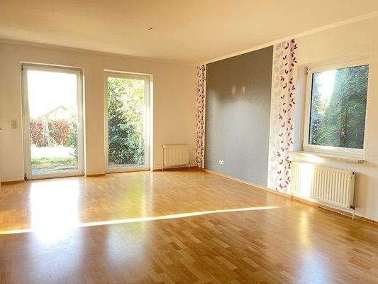 Wohnzimmer mit Terrassenaustritt