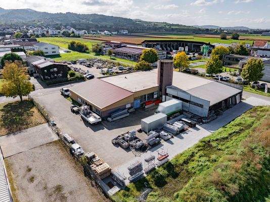 Seitenansicht mit rechter und linker Zufahrtsmöglichkeit