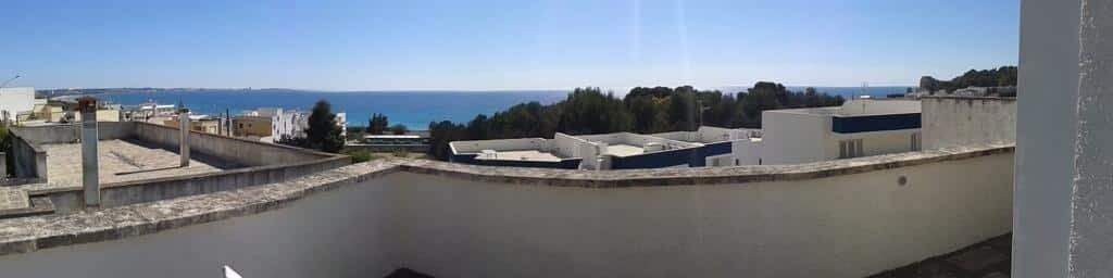 3 Apartments mit Meerblick in Lido Conchiglie (Lecce)