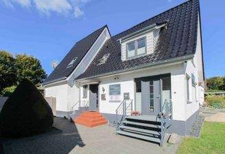 zwei getrennte Eingangsbereiche