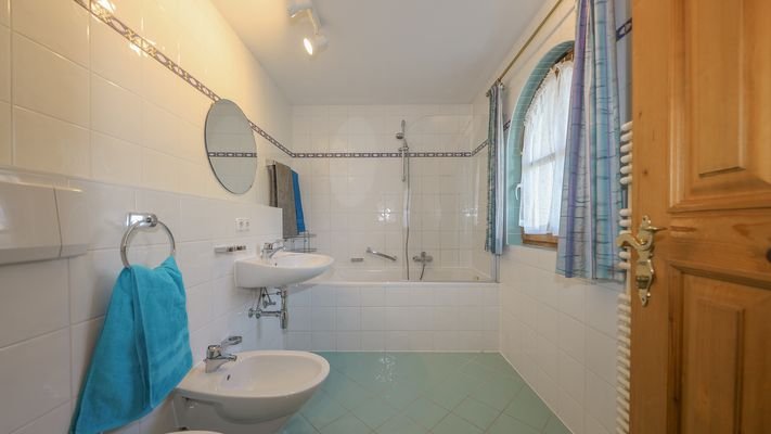 KITZIMMO-Großzügiges Haus mit 3 Wohnungen mieten - Immobilien St. Johann.