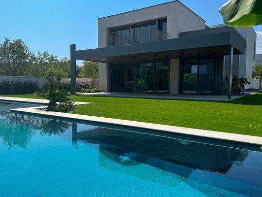 Pool- und Gartenbereich 