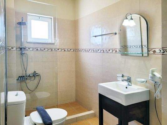 Kreta, Nopigia: 3-Zimmer-Wohnung in Anlage mit Pool nahe Strand zu verkaufen