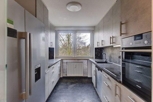 Küche mit Einbauküche