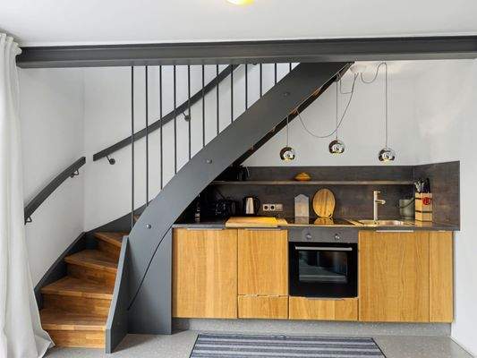 Offene Küche & Maisonette-Treppe Einheit B