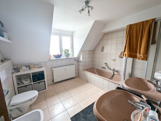 Wohnung DG Bad.jpg